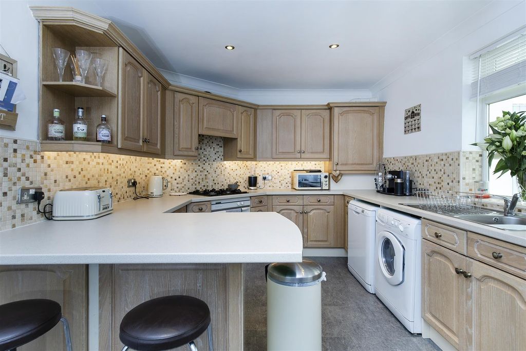 Property photo 2 of 24 Kitchen