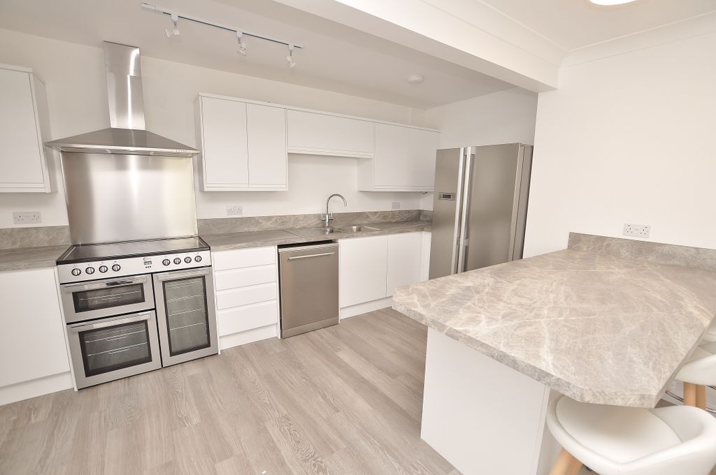 Property photo 3 of 14 Photo 03