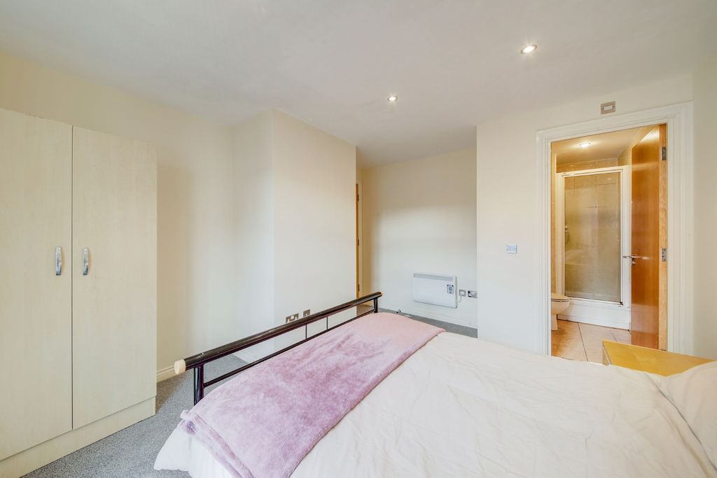 Property photo 2 of 10 Bedroom One