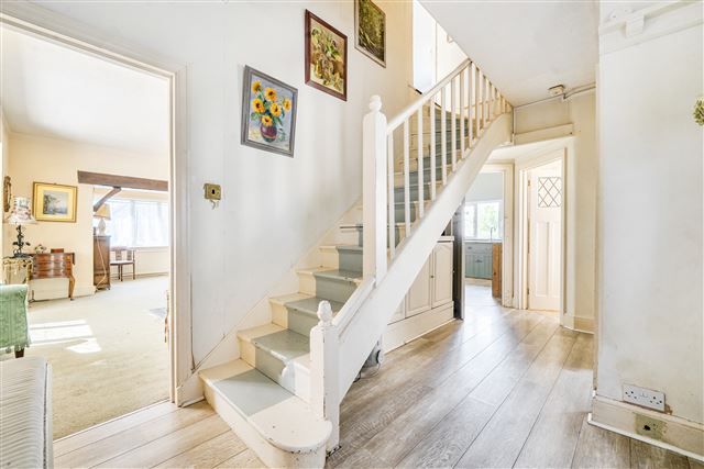 Property photo 2 of 21 Entrance Hall