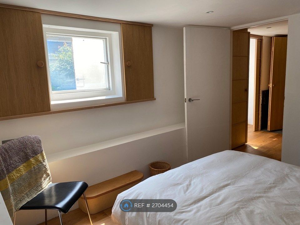 Property photo 2 of 10 Bedroom