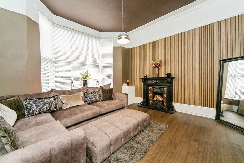 Property photo 2 of 17 Photo