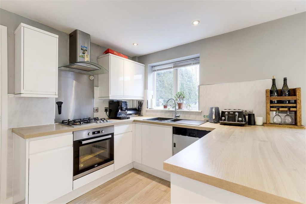 Property photo 3 of 21 1529.Jpg