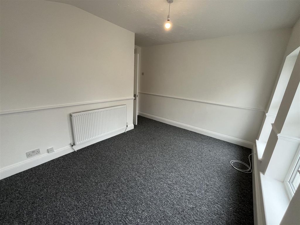 Property photo 2 of 8 Bedroom