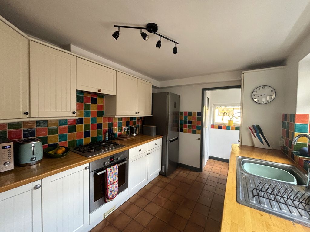 Property photo 1 of 21 Kitchen