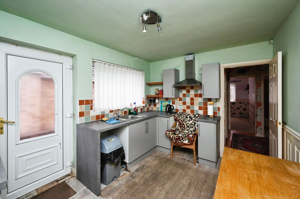 Property photo 2 of 17 Kitchen