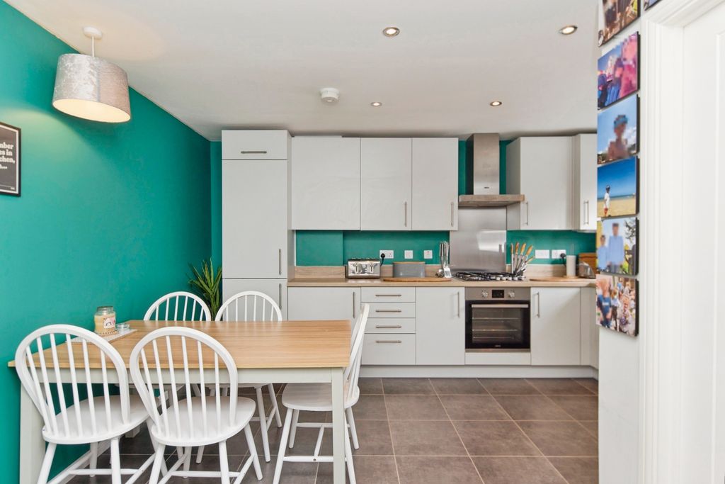 Property photo 2 of 15 Kitchen/Dining Room