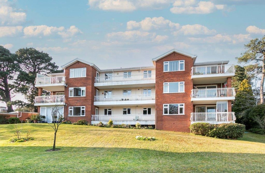 Property photo 1 of 24 Fairview Park