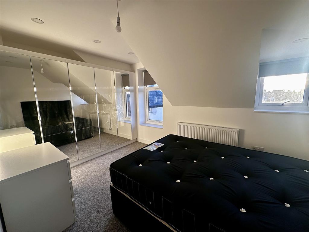 Property photo 3 of 4 Bedroom