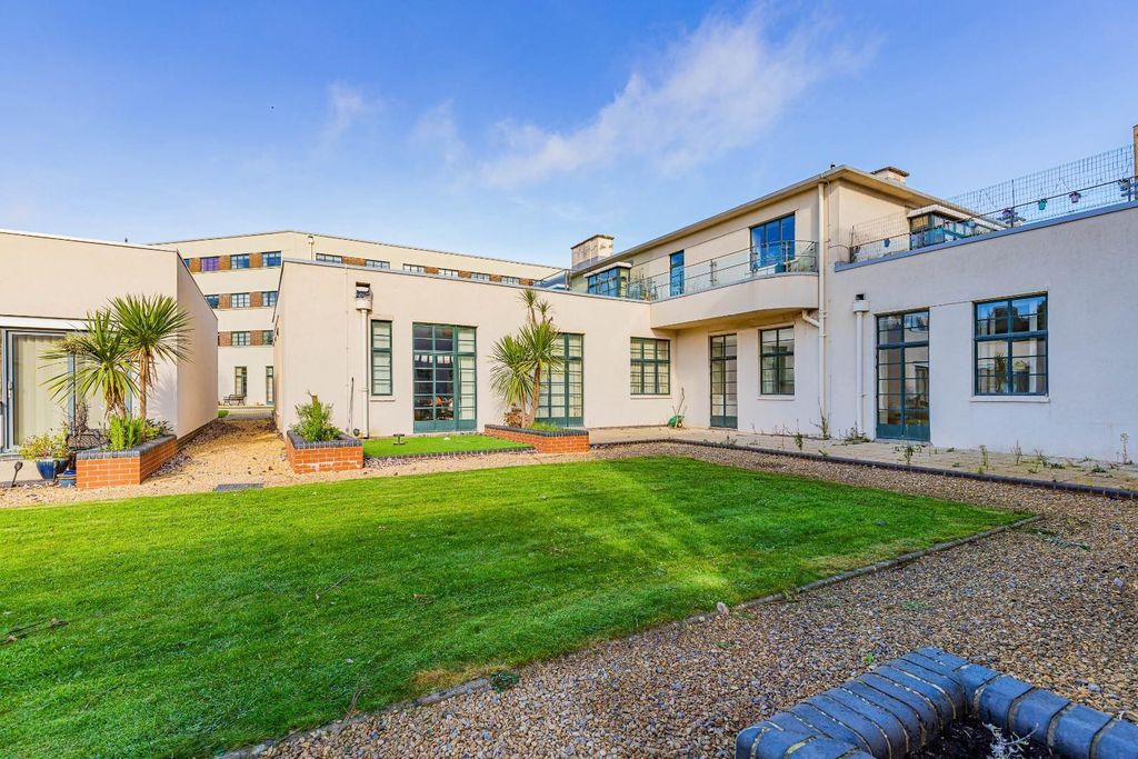 Property photo 2 of 14 Communal Lawn