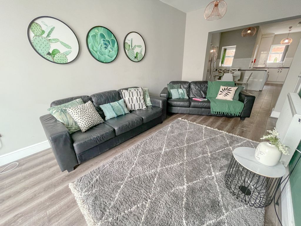 Property photo 2 of 9 5