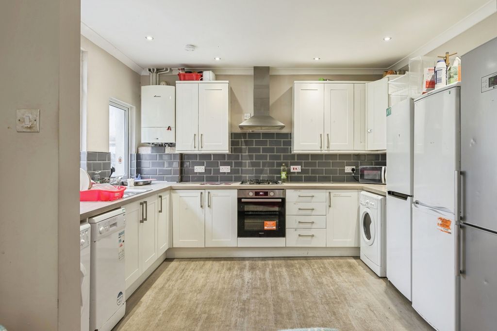 Property photo 3 of 17 Photo