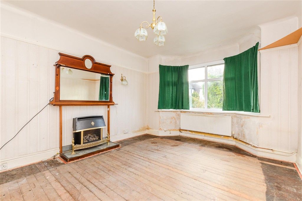 Property photo 2 of 13 Lounge