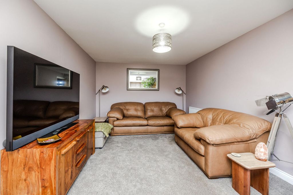 Property photo 3 of 30 Living Room