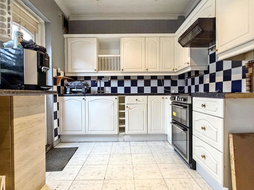 Property photo 3 of 28