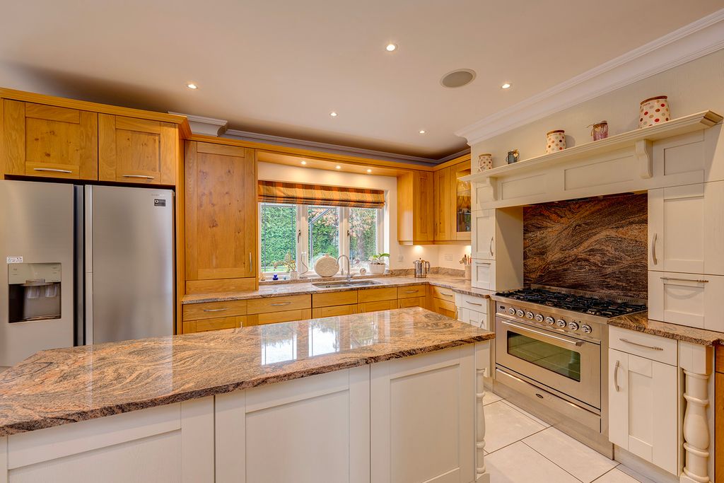 Property photo 3 of 18