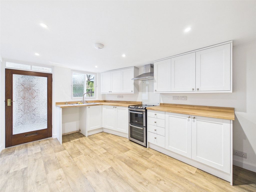 Property photo 3 of 18 Picture No. 11