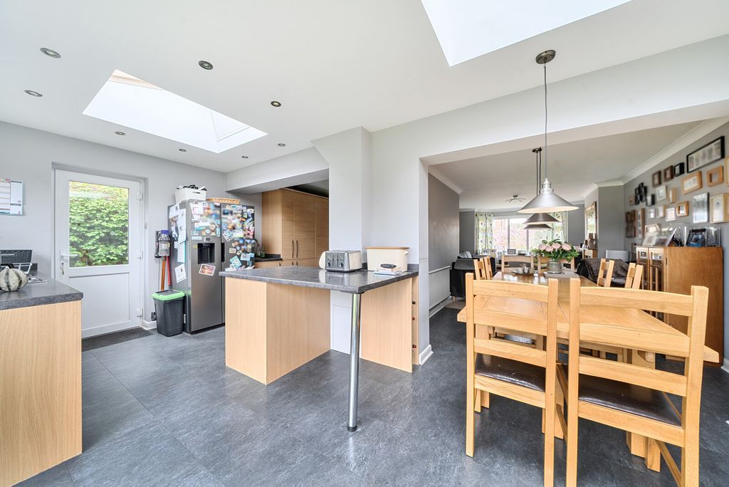 Property photo 3 of 23 1435877-11-69cd5d...