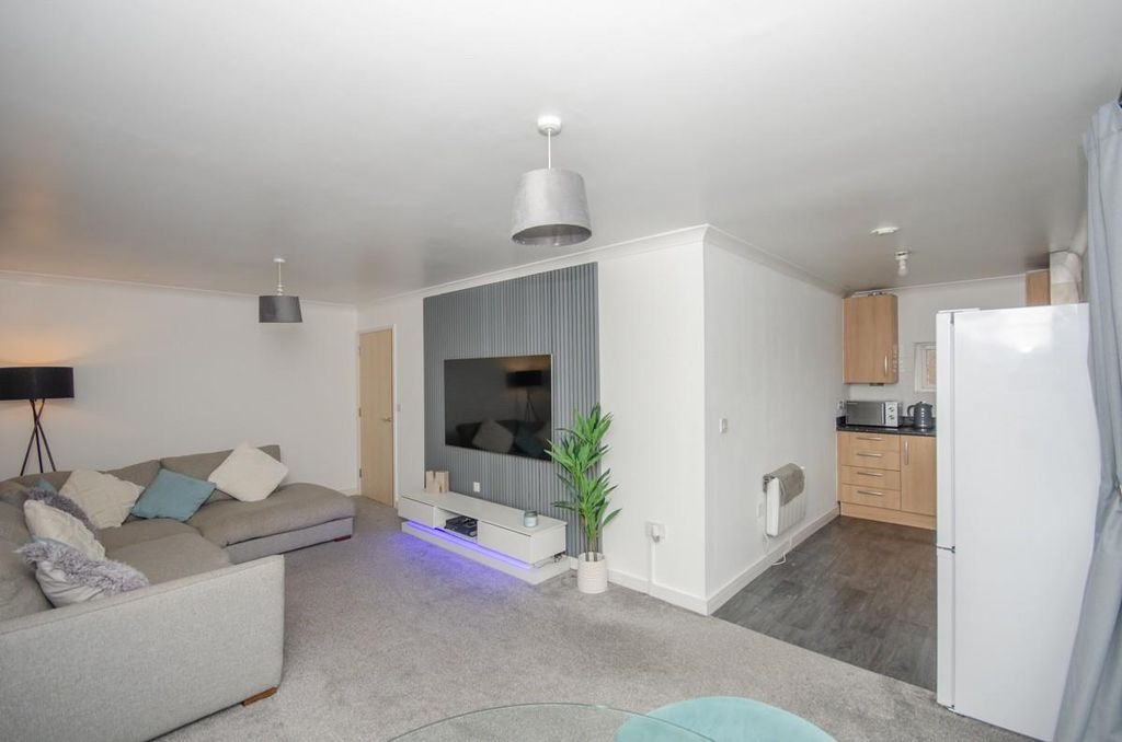 Property photo 2 of 14 Lounge Pic 5.Jpg
