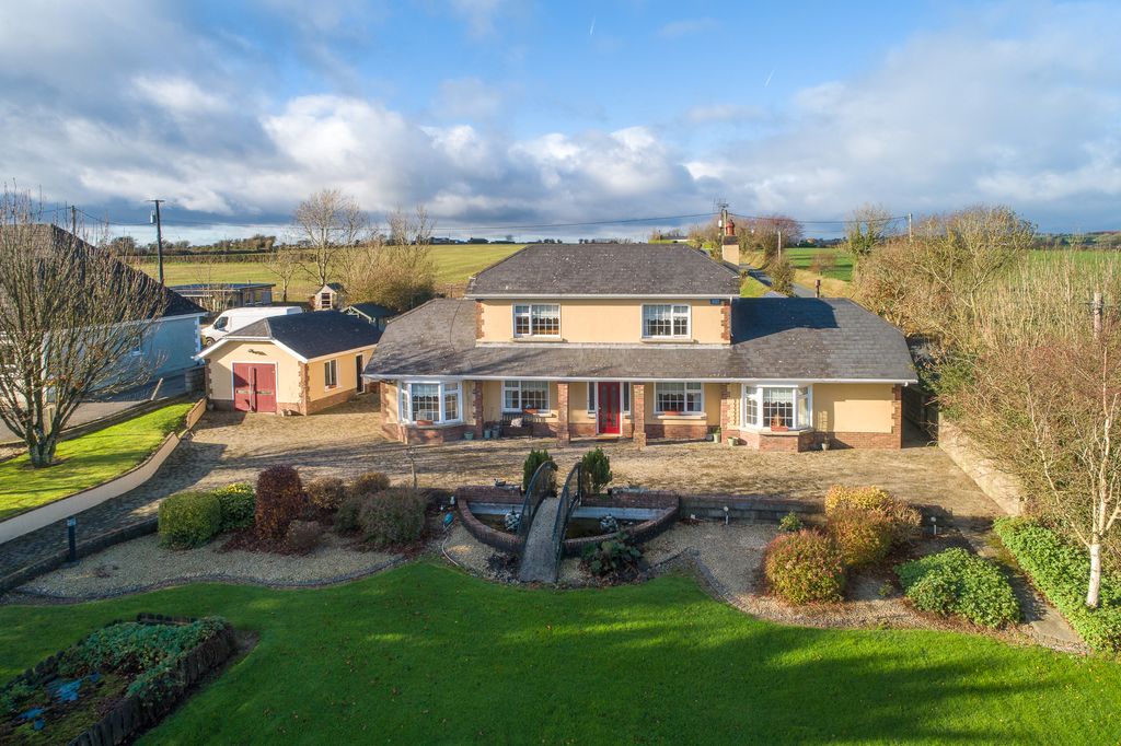 Property photo 2 of 47