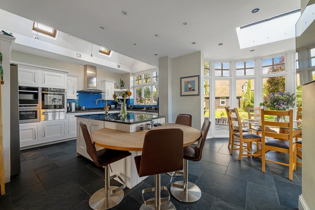 Property photo 2 of 29