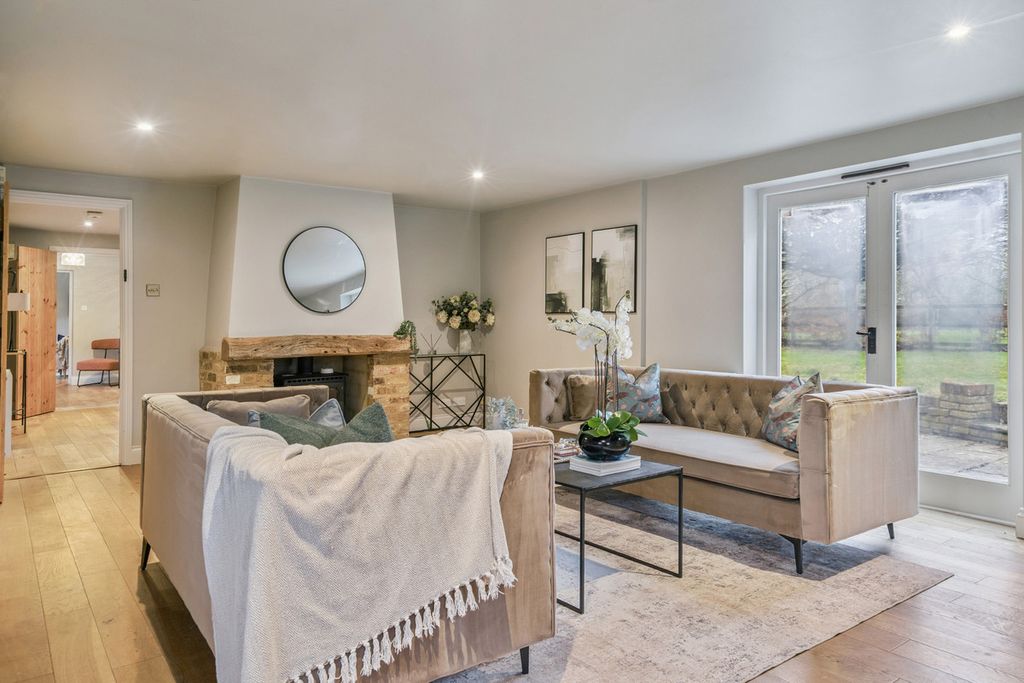 Property photo 2 of 36