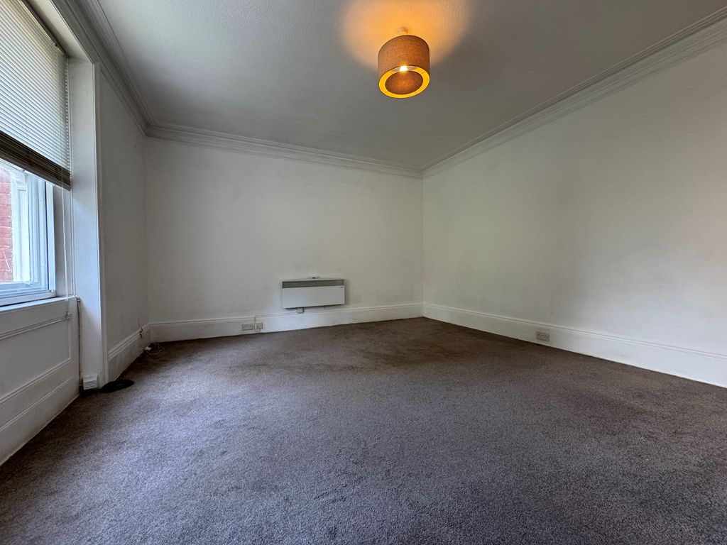 Property photo 3 of 5 Studio