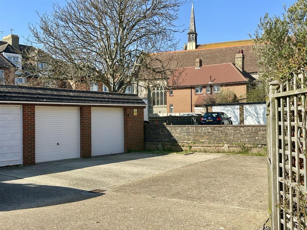 Property photo 2 of 24