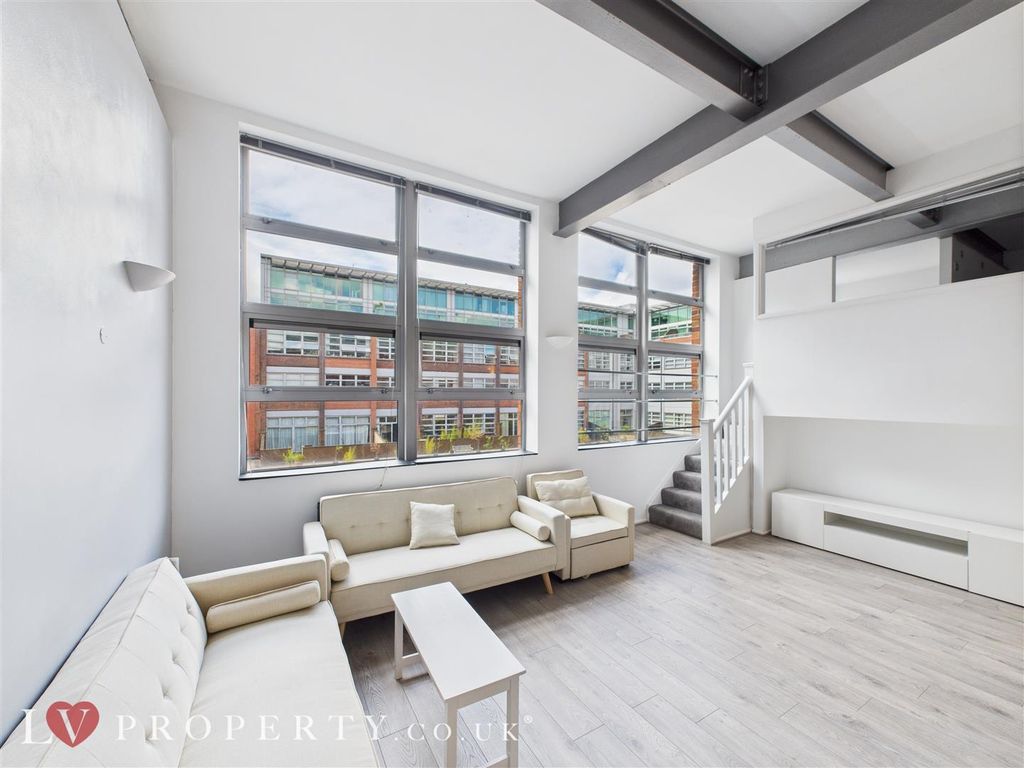 Property photo 1 of 19 Cam05016G0-Pr0078-St