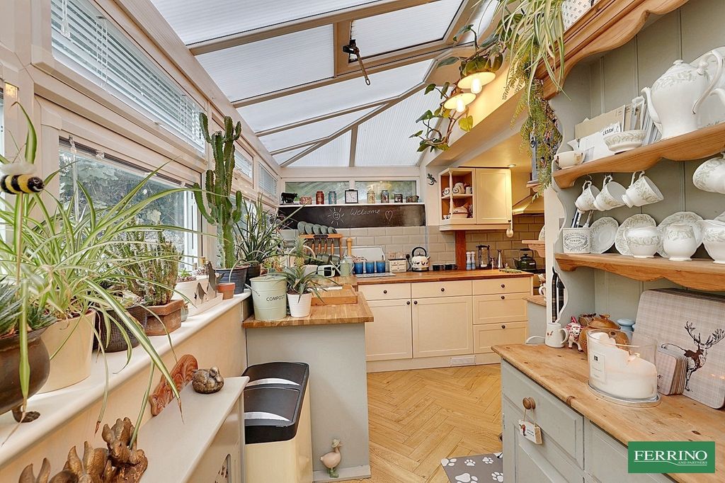 Property photo 3 of 27 Kitchen