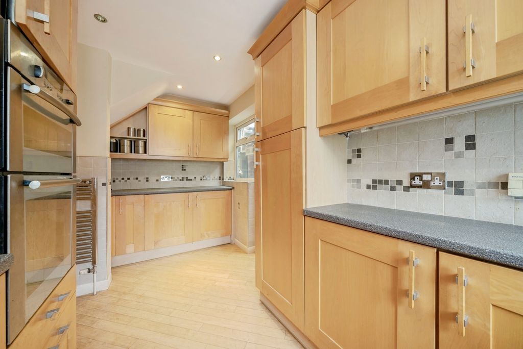 Property photo 3 of 17 Kitchen