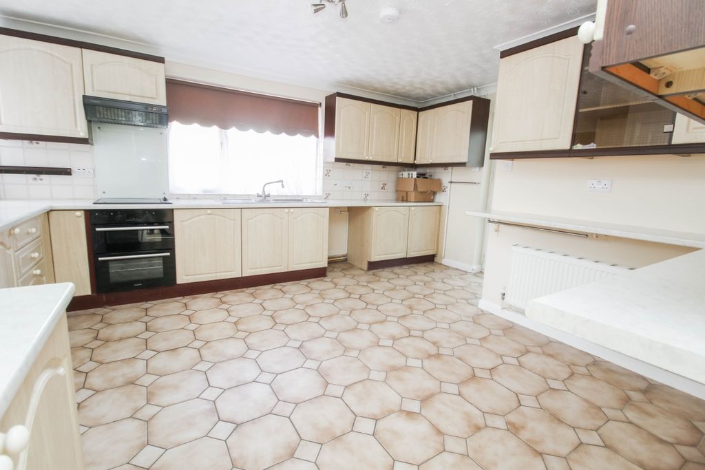 Property photo 2 of 12 Kitchen