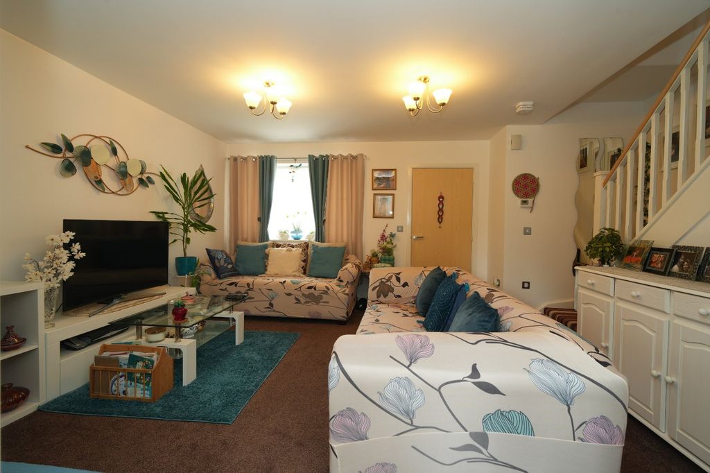 Property photo 2 of 17 Photo