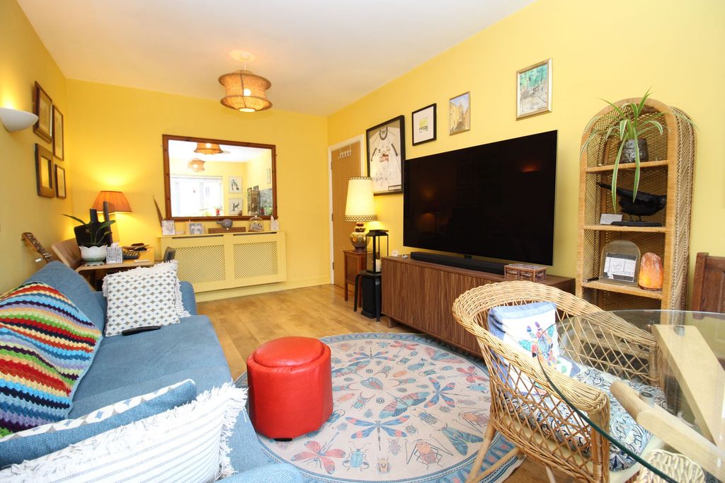 Property photo 3 of 11