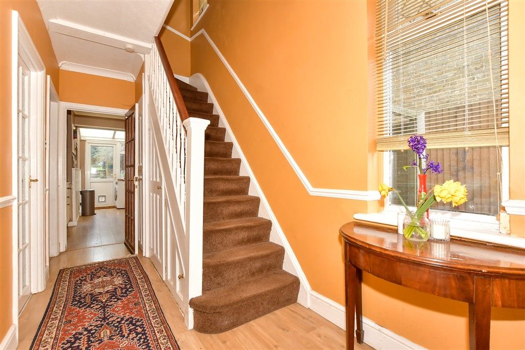 Property photo 3 of 11 Hallway