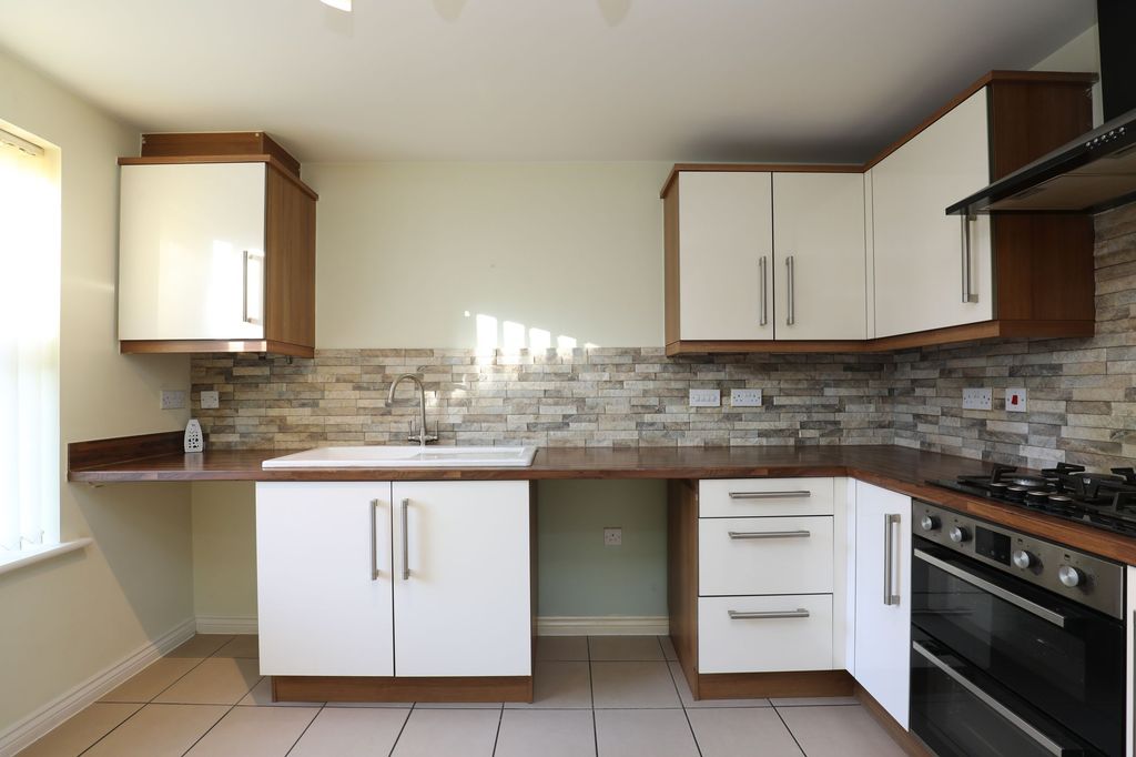 Property photo 2 of 30