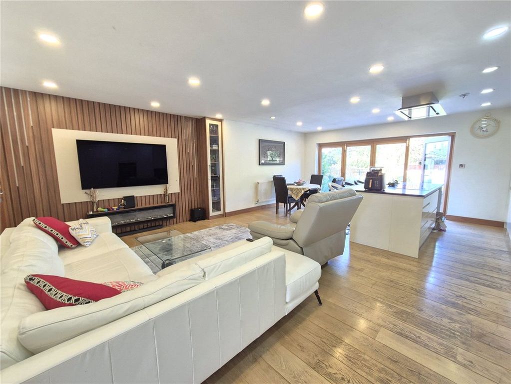 Property photo 3 of 14 Picture No. 30