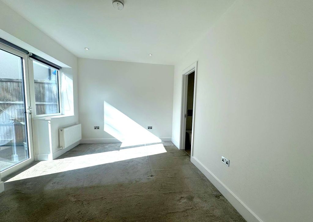 Property photo 3 of 5 Gallery