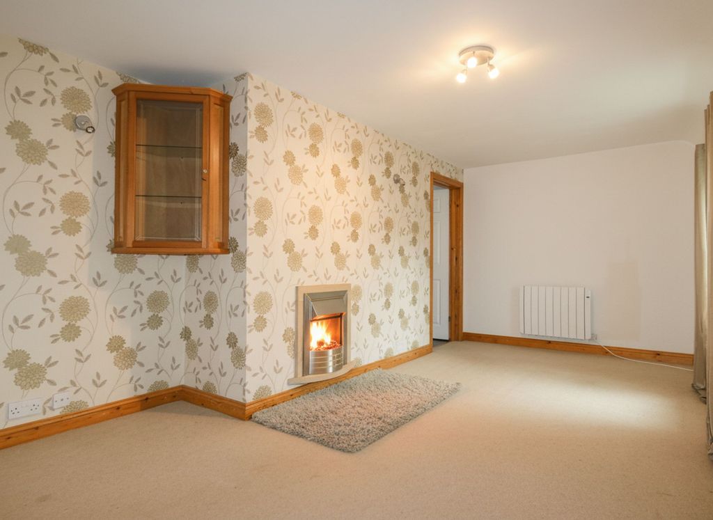 Property photo 3 of 12 Lounge