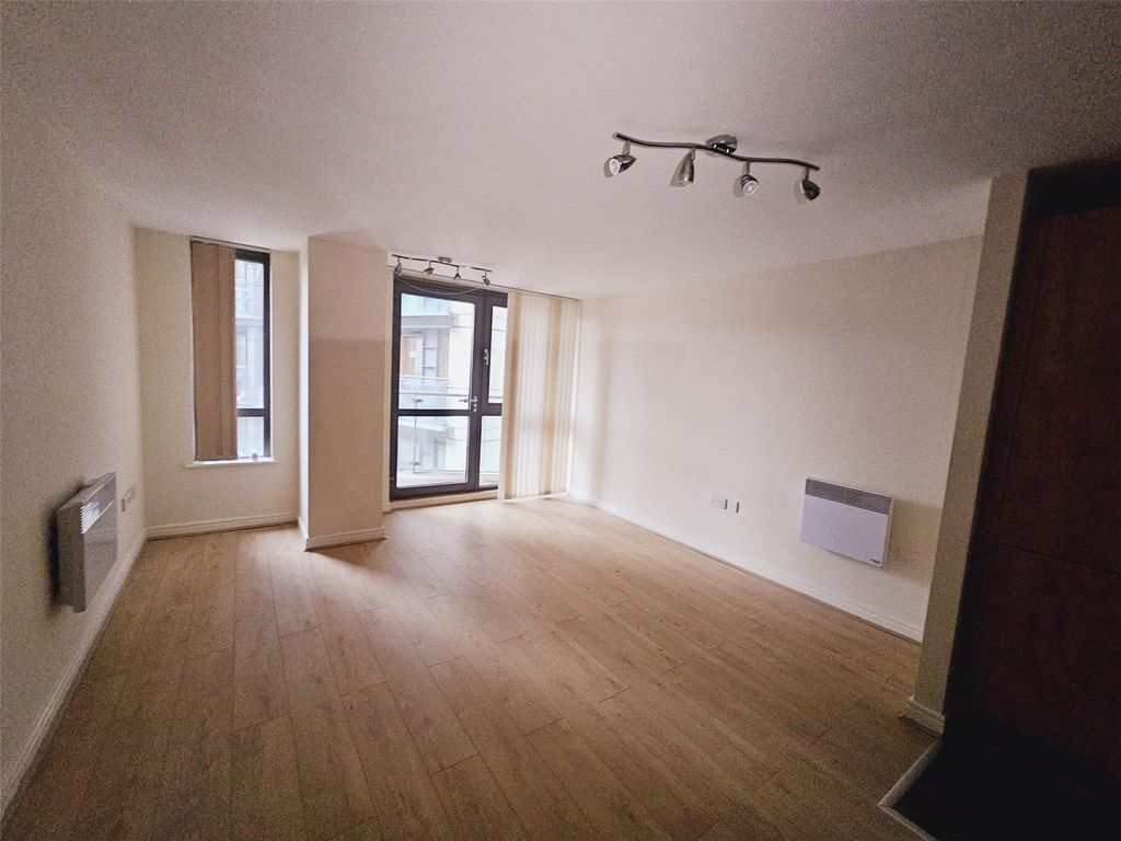 Property photo 2 of 8 Lounge