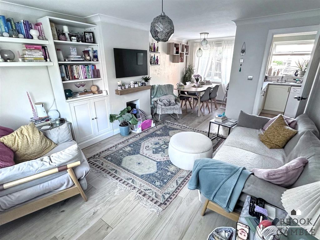 Property photo 3 of 17 01323 438506