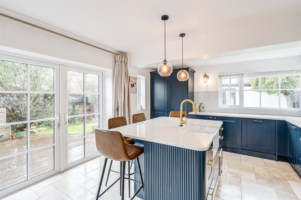 Property photo 2 of 31 Picture No. 11