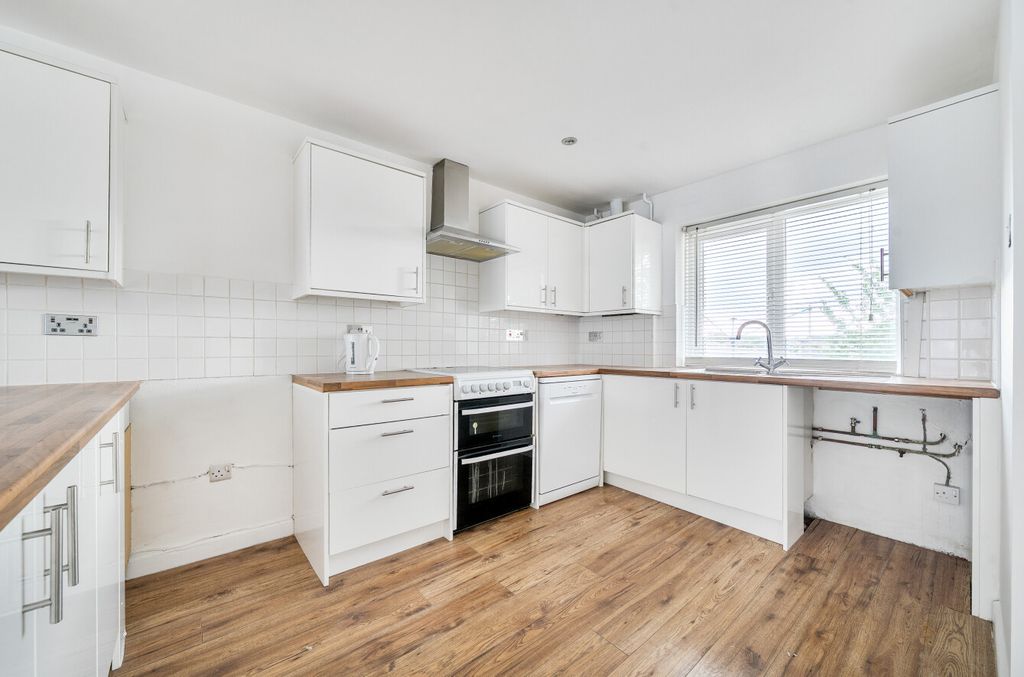 Property photo 2 of 13 1516618-7-6A9E7d5...