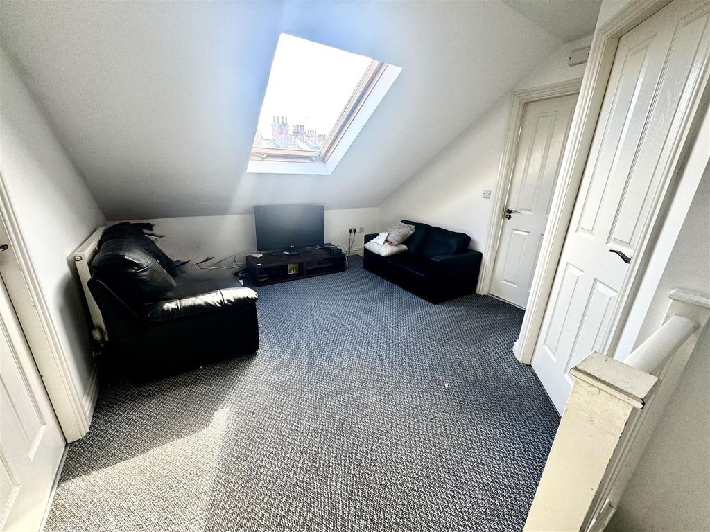 Property photo 3 of 6 Tempimagehh14Ur.Jpg