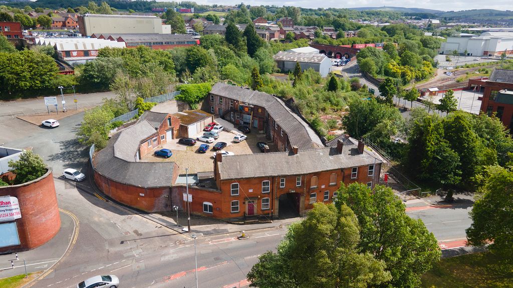 Property photo 1 of 12