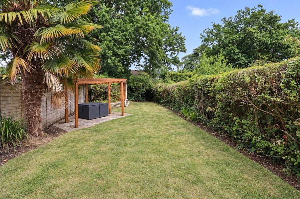 Property photo 2 of 18 Garden