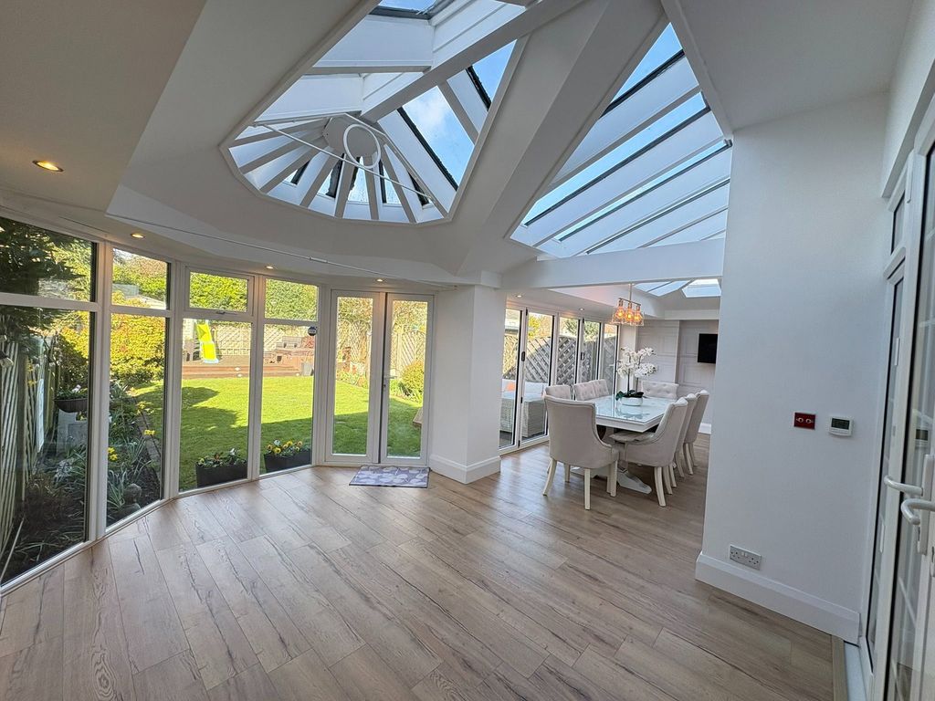 Property photo 3 of 27