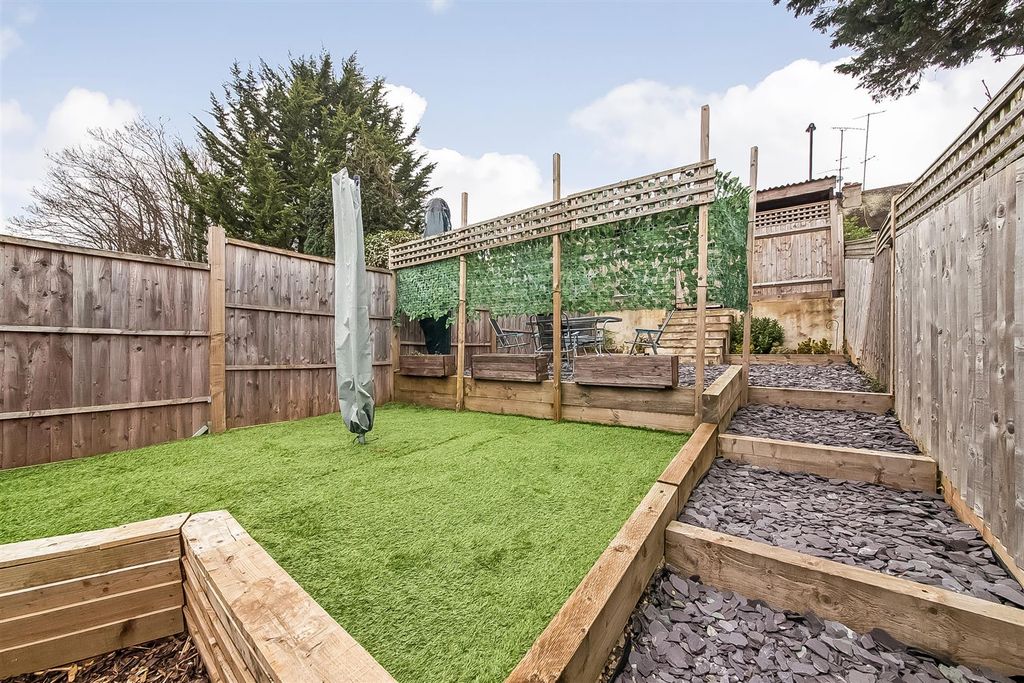 Property photo 2 of 15 Garden