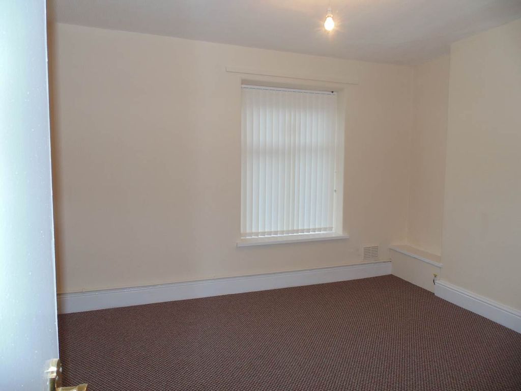 Property photo 2 of 6 Living Room