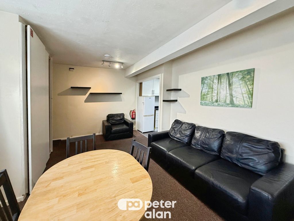 Property photo 3 of 9 Front